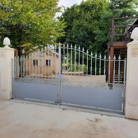 Bed & Breakfast Le Domaine De Canesse