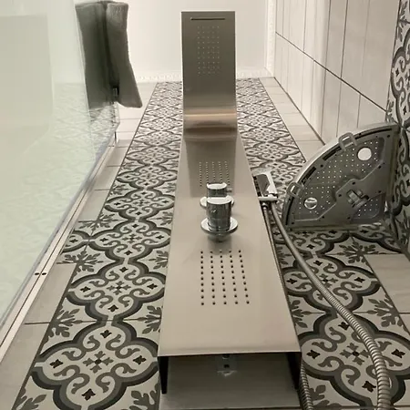 Le Domaine De Canesse فندق مبيت وإفطار 4*
