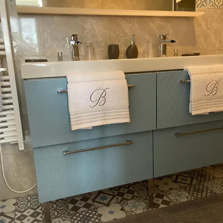Le Domaine De Canesse 4*