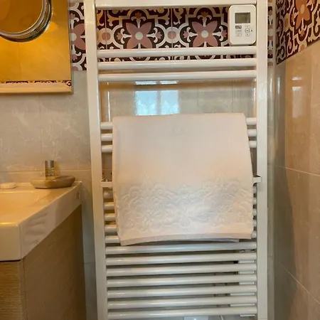 Le Domaine De Canesse Bed and Breakfast 4*