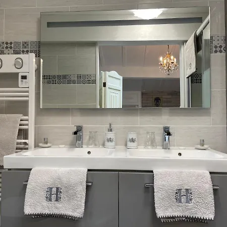 Le Domaine De Canesse Bed & Breakfast 3*