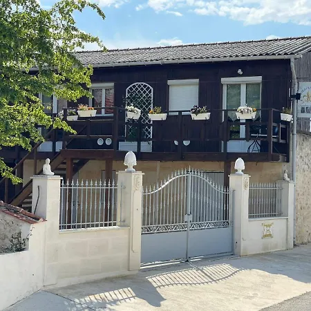 Le Domaine De Canesse Bed & Breakfast Saint-Ciers-de-Canesse