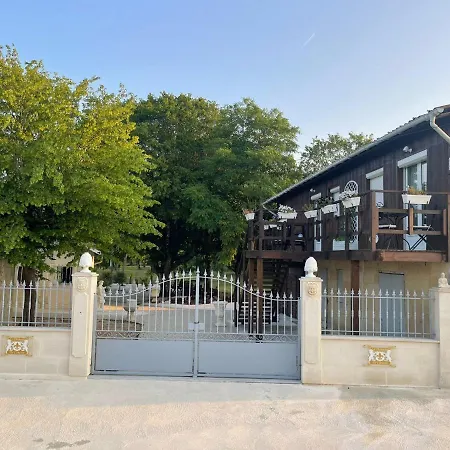Le Domaine De Canesse Bed & Breakfast