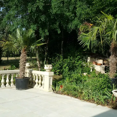 Le Domaine De Canesse Couette-café 4*