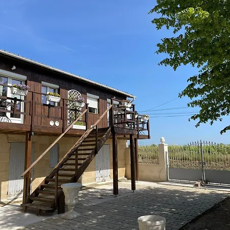 Le Domaine De Canesse Couette-café Saint-Ciers-de-Canesse