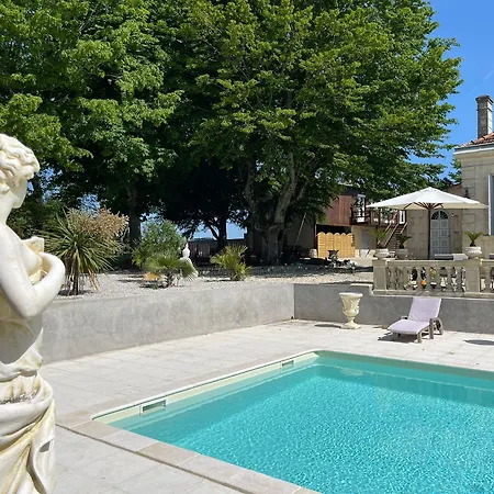 Le Domaine De Canesse Couette-café 4*