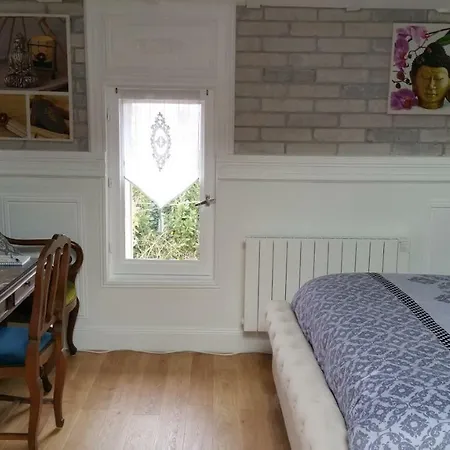 Le Domaine De Canesse Bed & Breakfast 3*