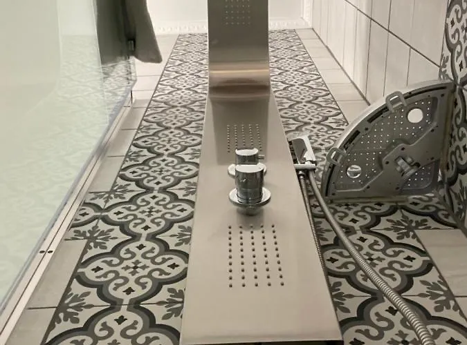 Le Domaine De Canesse Bed & Breakfast 4*