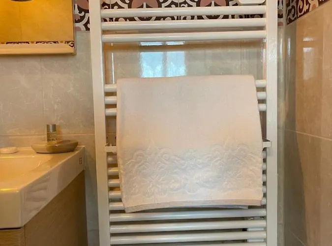 Le Domaine De Canesse Bed & Breakfast 4*